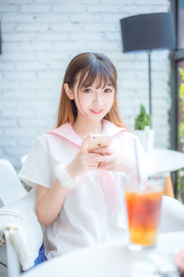 “冤家，你何时将我娶入府中？省的现在这样偷偷摸摸，见你一面，还要跟那混人找寻借口。”略带娇喘的声音听在刘璝的耳朵里，却不啻于平地惊雷，那声音，竟是如此的熟悉。
